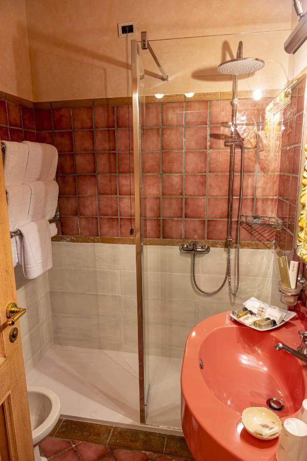 Hotel Boccaccio Calcinaia Buitenkant foto