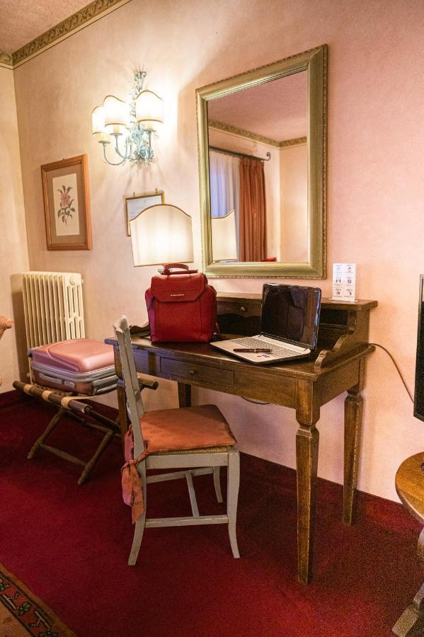 Hotel Boccaccio Calcinaia Buitenkant foto