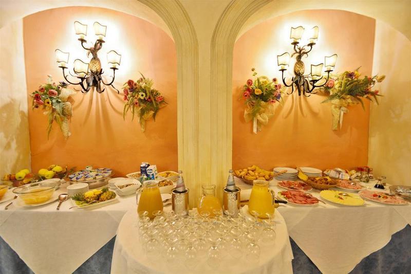 Hotel Boccaccio Calcinaia Buitenkant foto